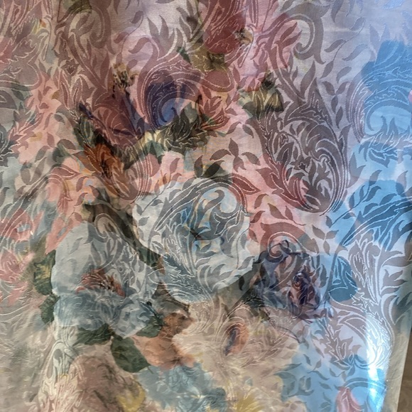 Carlton Hall Robe - Picture 4 of 5